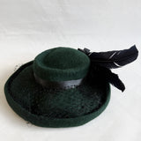 1940s forest green felt tilt hat with black feather trim