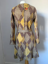Geometric pattern knitted brown and amber yellow vintage 1960s belted dress